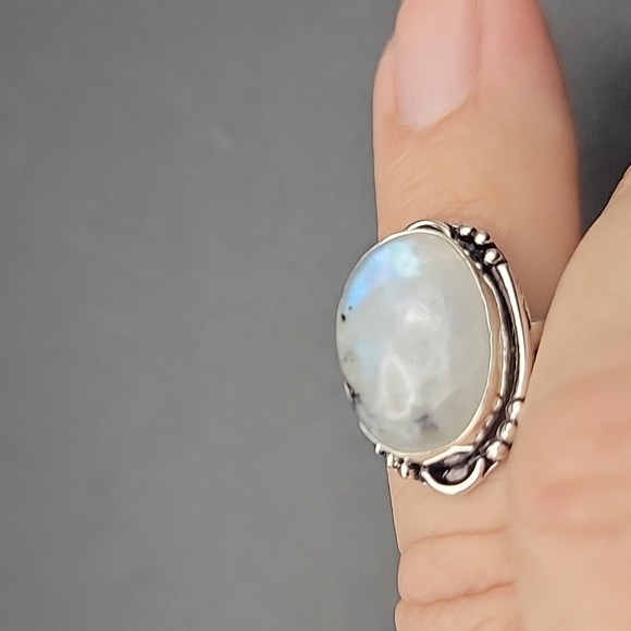 16060 Elegant 925 Silver Plate Rainbow Moonstone Blue Flash Oval Size 7 Ring - Picture 7 of 12